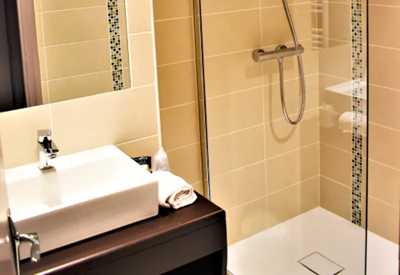 Salle de bain luxeux à La Llagonne