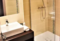 Salle de bain luxeux à La Llagonne