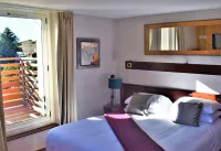 Chambre d'hôtel haut élégante à La Llagonne